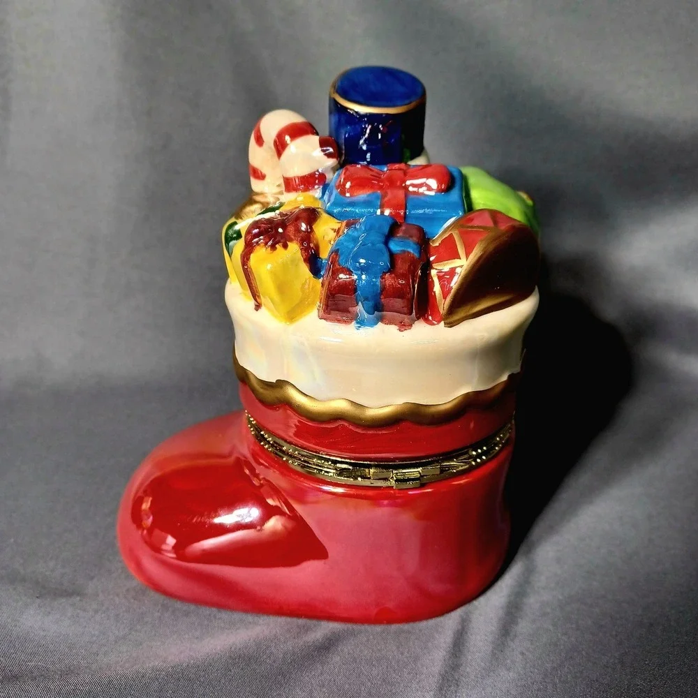 Cracker Barrel Mr. Christmas Red Stocking Porcelain‎ Hinged Animated Music Box